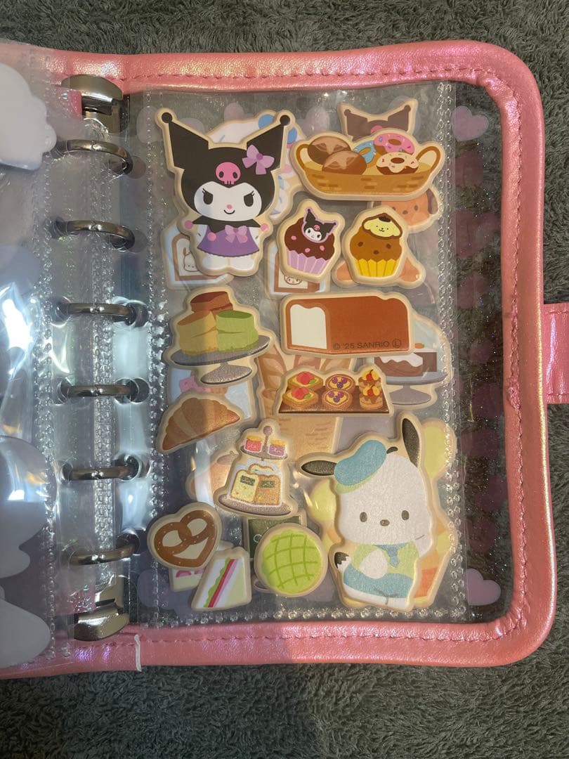 【コギャルキティシール帳　バインダー付き】サンリオ　ズートピア　シール帳ランダム