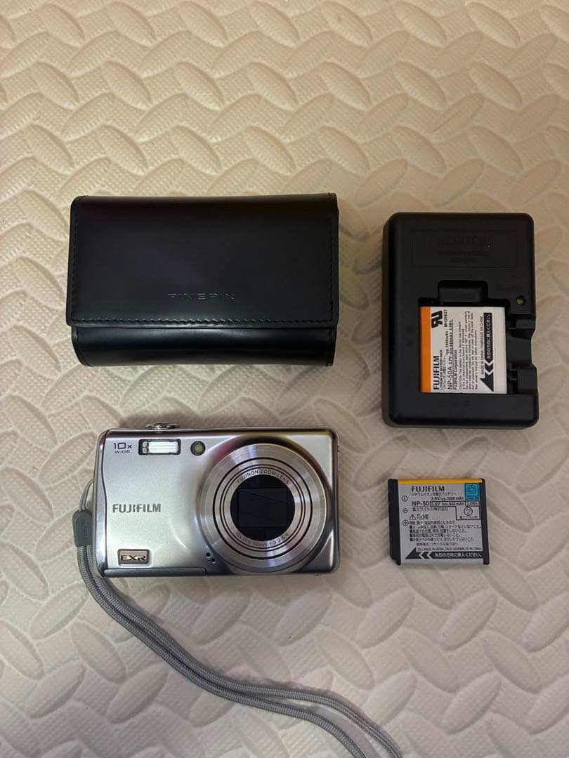 fujifilm&富士フイルム　f70exr デジタルカメラ