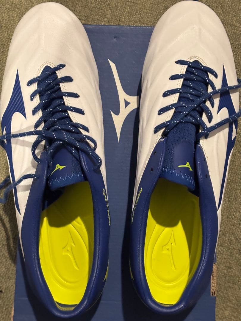 サッカー　スパイクシューズ