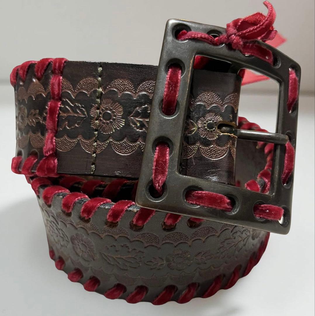 DSQUARED2 レザーベルト 花柄 型押し 赤レース装飾