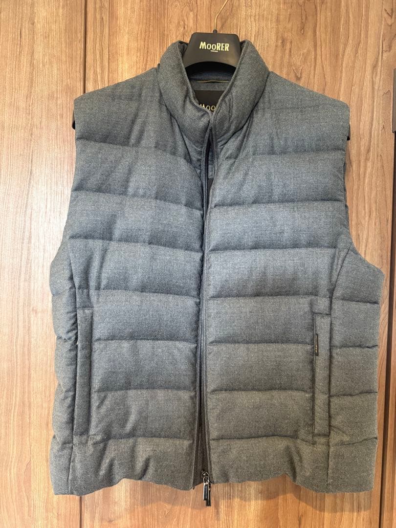 ムーレー　MOORER ダウンベスト