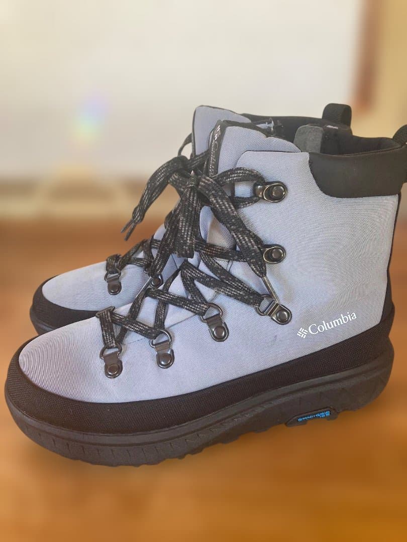 ほぼ新品！Columbia 女性用ウィンターブーツライトブルー