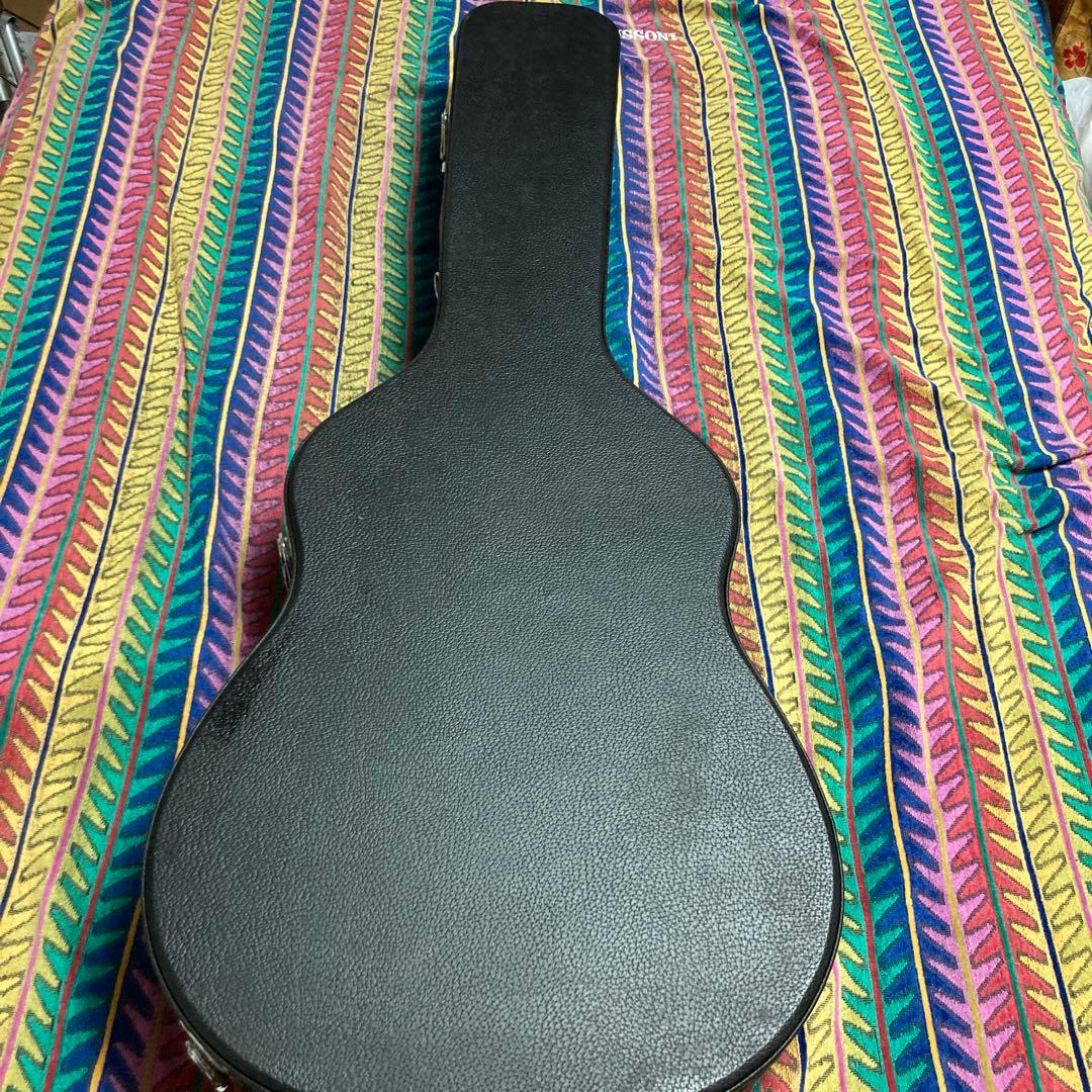 【合格記念セール】アコースティックギター　ハードケース付き。