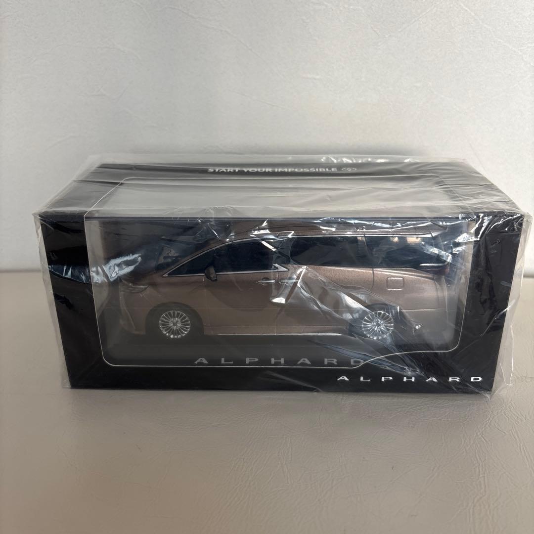 新型アルファード （40系） 「プレシャスレオブロンド 〈4Y7〉 模型