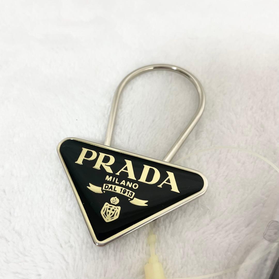 PRADA プラダ　キーリング　キーホルダー　チャーム　三角プレート　ブラック