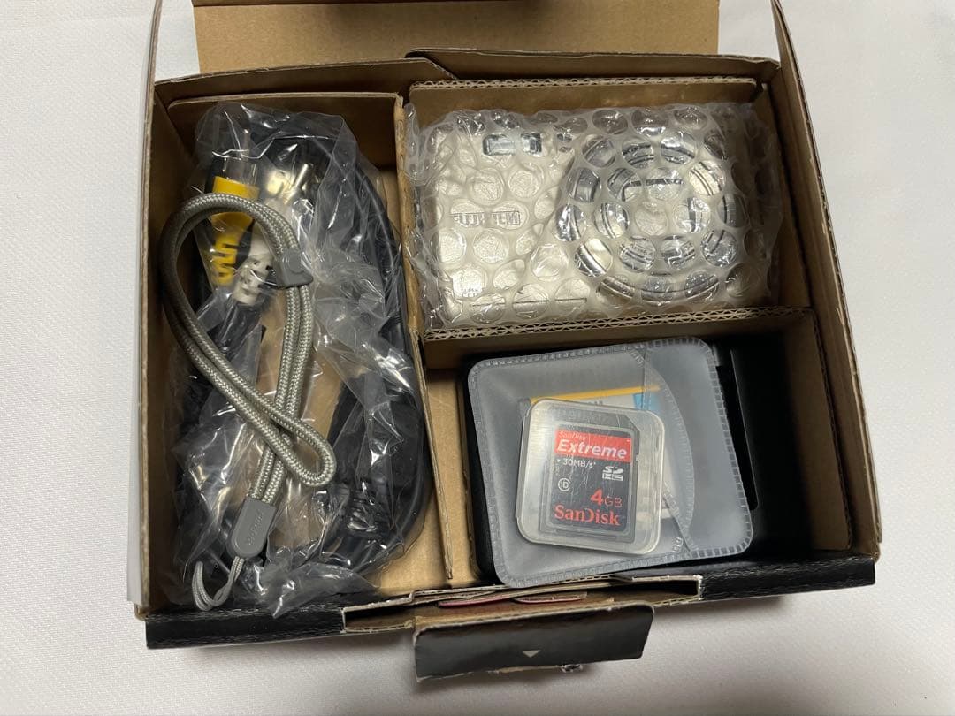 Fujifilm FinePix F200 EXR 本体