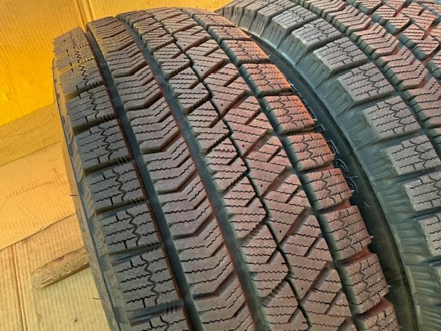 カローラ フリード (4H) ノート スタッドレスセット 185/70R14