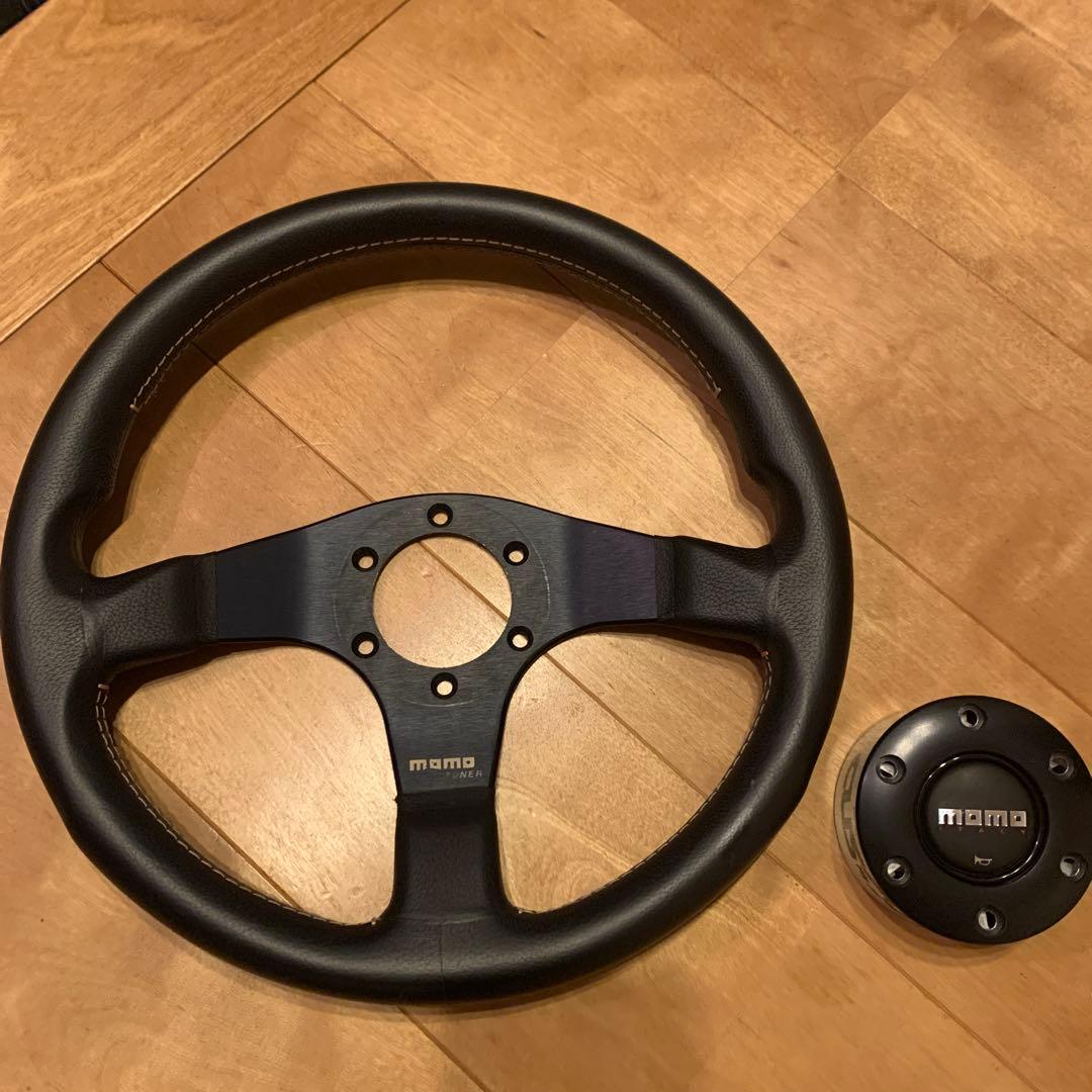 momo ステアリングホイールとハブセット