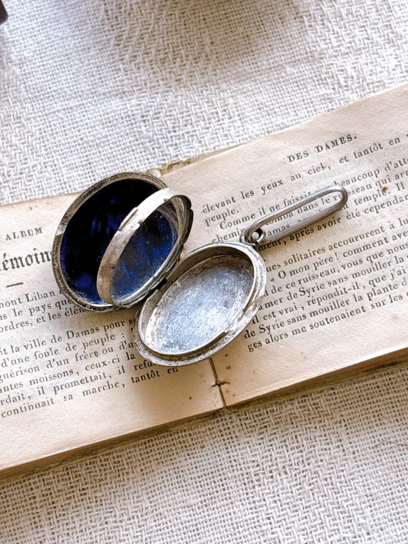 フランスアンティーク　ペンダントトップ・つばめ