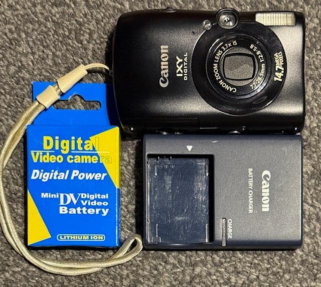 キヤノン Canon IXY DIGITAL3000 IS 黒 動作問題無し