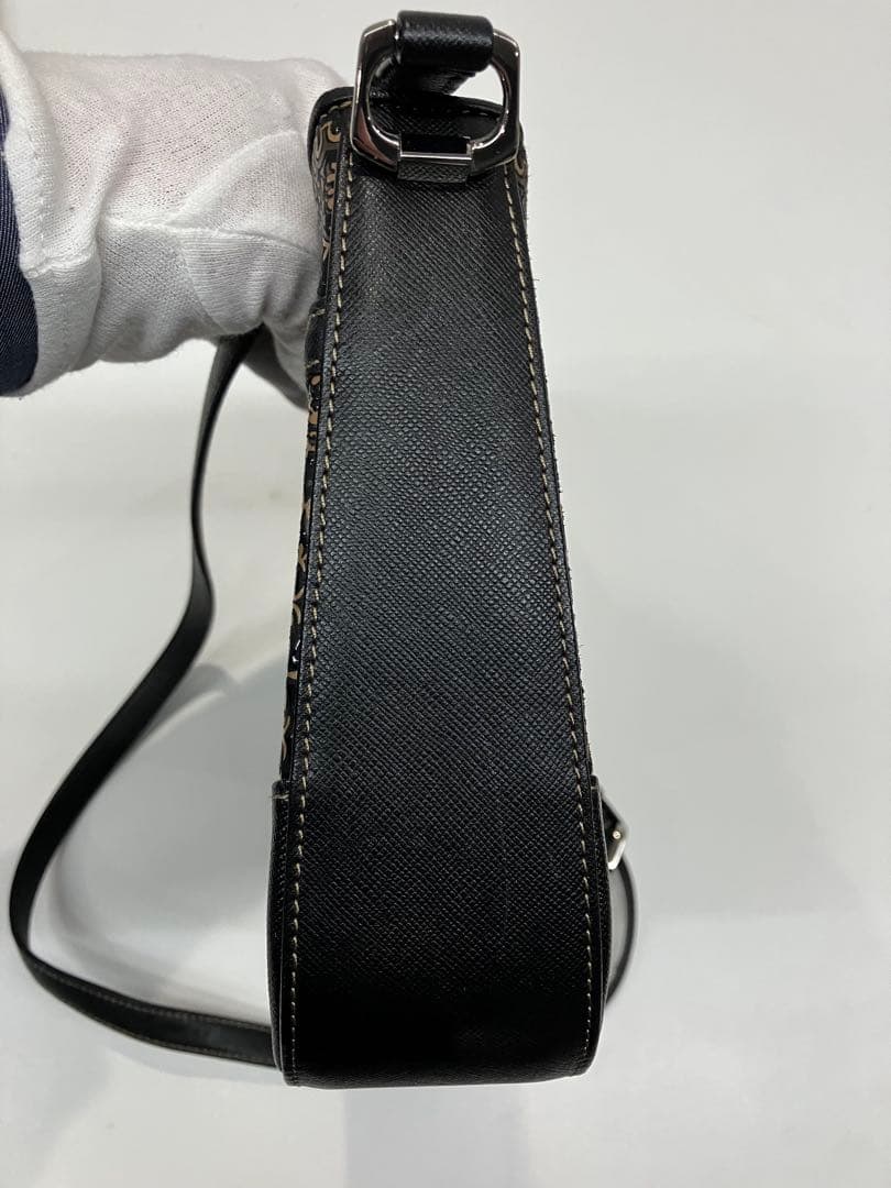 美品未使用品　印傳屋のプライデンショルダーバッグ