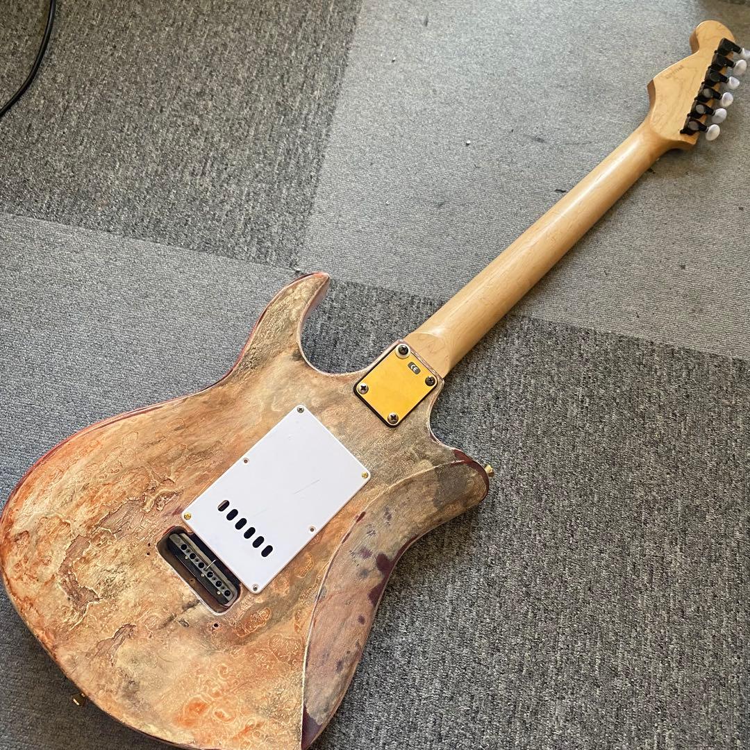 ジミヘンドリックスサイケペイントストラトキャスター！奇抜なデザインコンポーネント