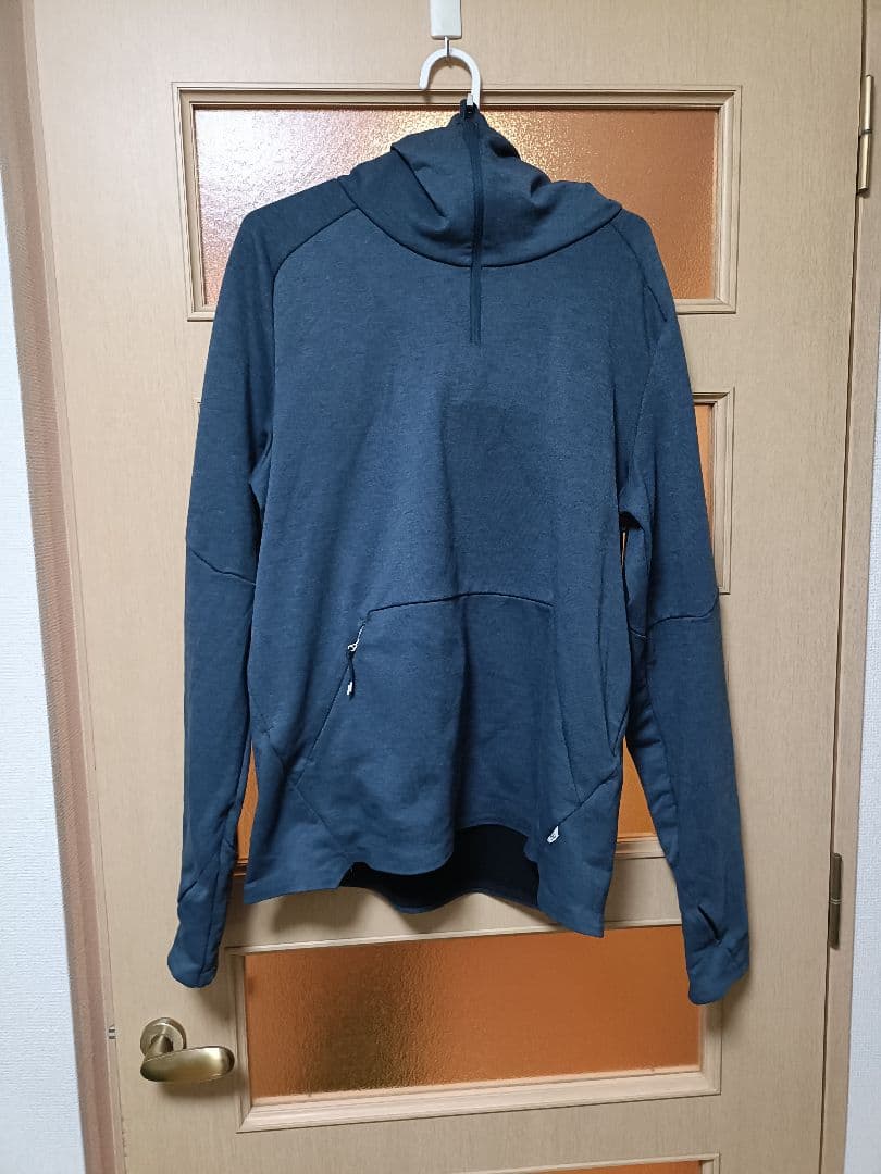 ONダークグレー ハイネックジャケット フード付きセットアップ