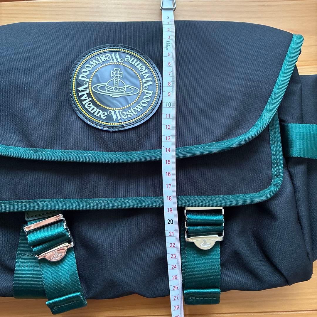 お値下げしました‼️★【美品】★Vivienne Westwood ボディバッグ