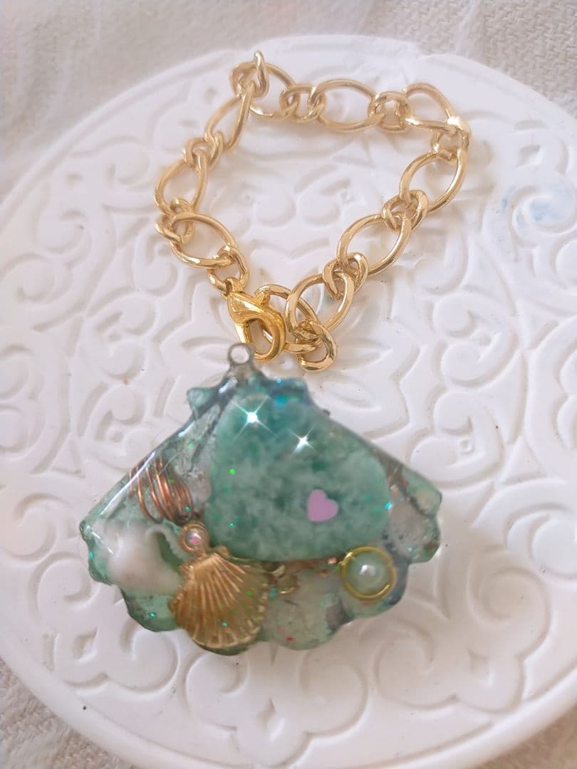 さるれ♥オルゴナイト　貝殻型　チャーム　糸魚川翡翠