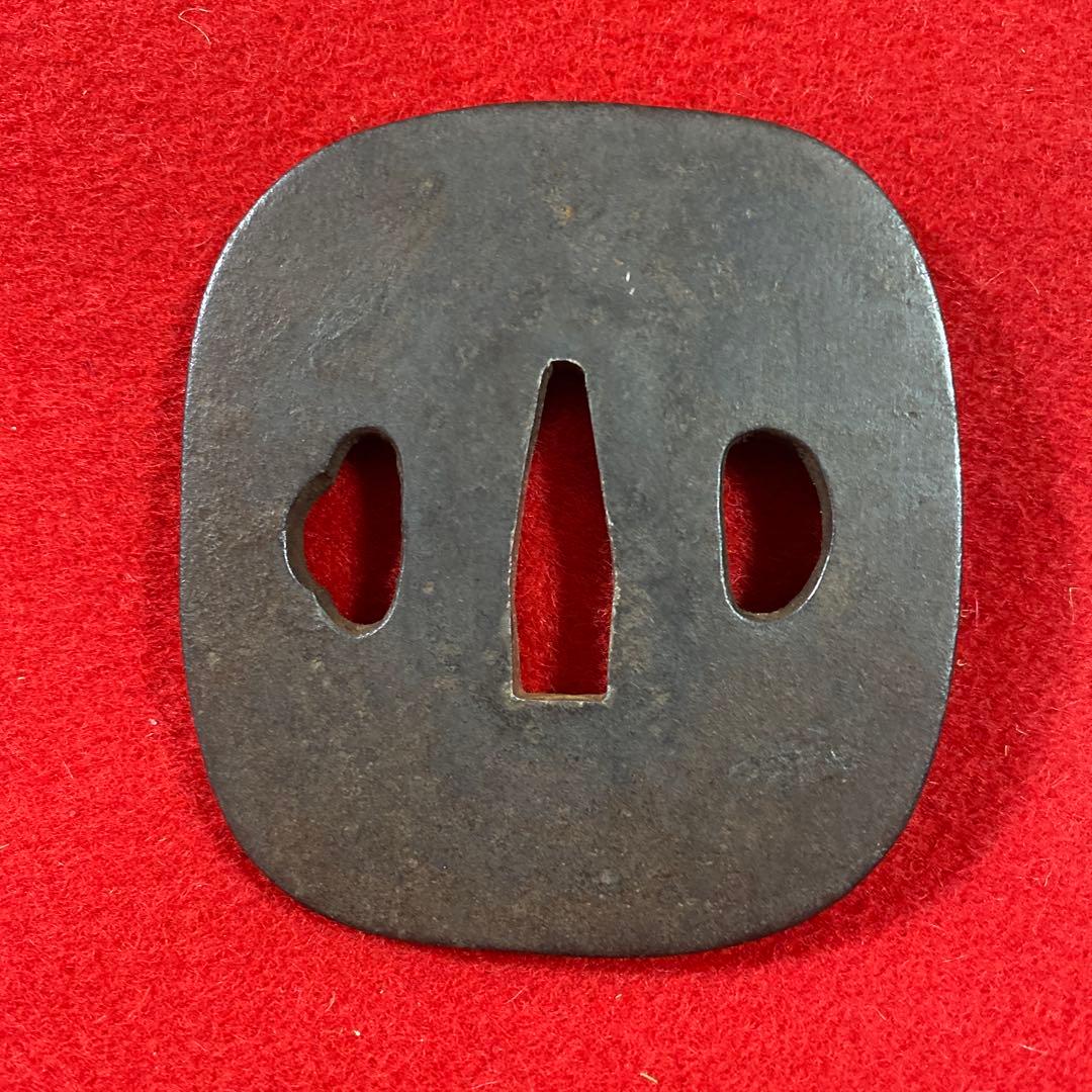 B -1 日本刀の鍔(つば) 武具　美術品　工芸品　装飾品　アンティーク　刀装具