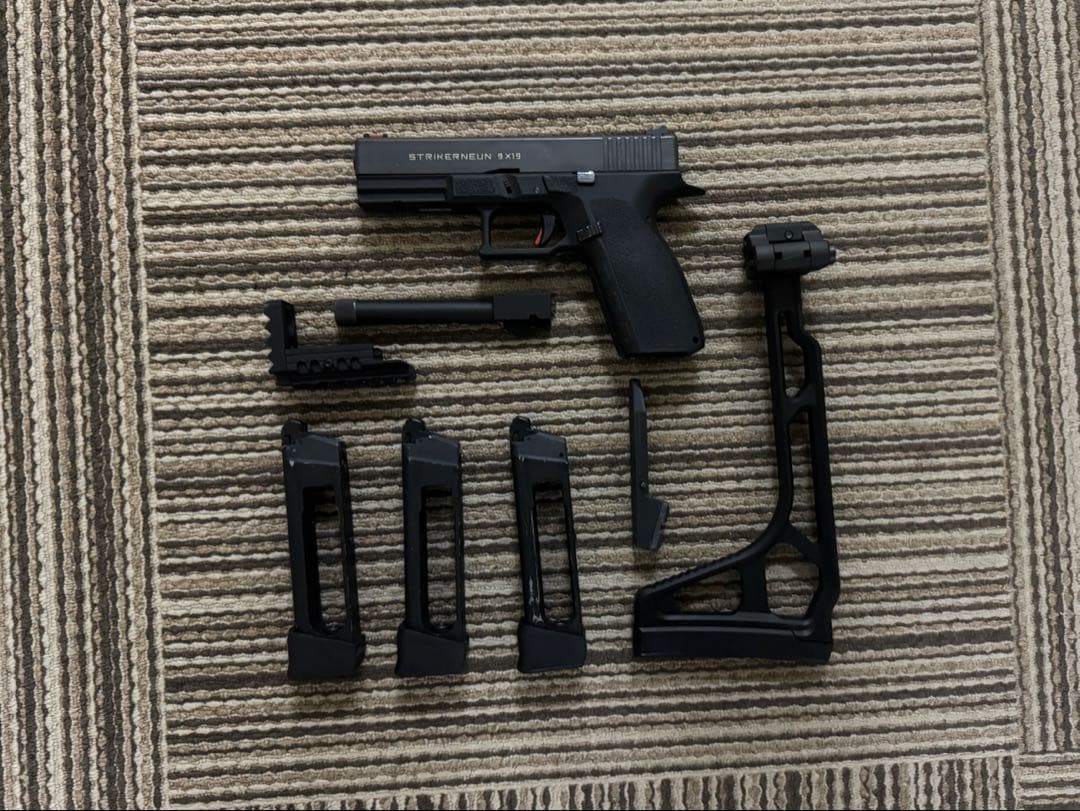 carbon8 ストライカー9 マガジン3本 +その他