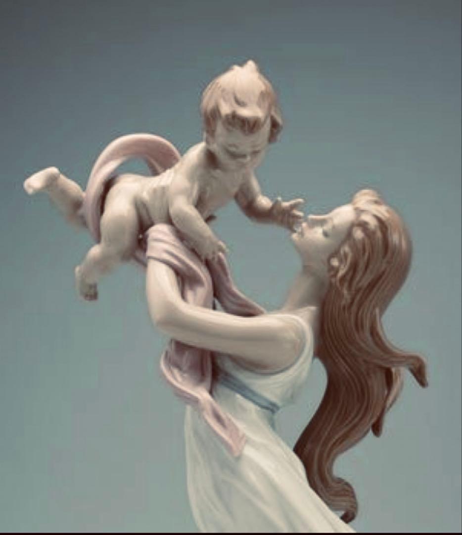 リヤド(LLADRO) 幸福の瞬間/母子像