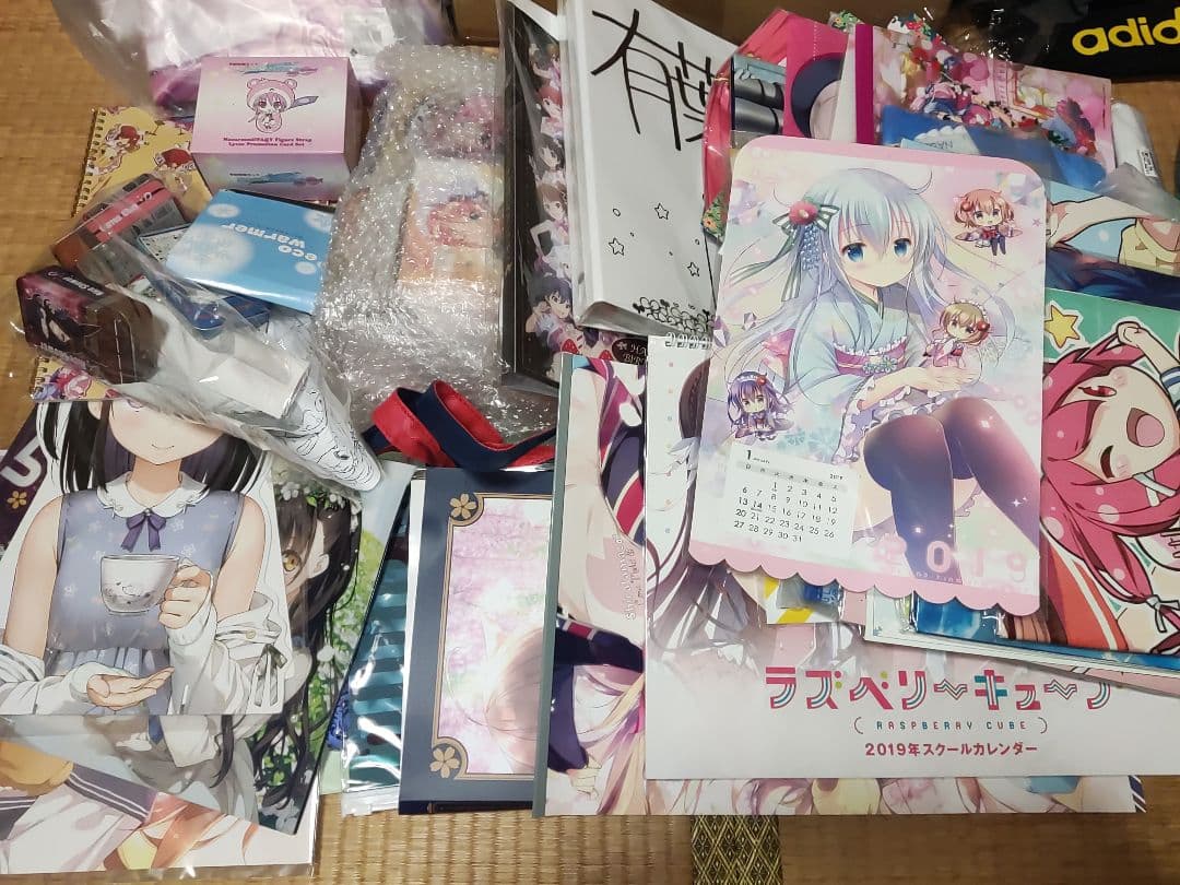 アニメグッズ　超大量まとめ売り　（ダンボール120サイズ程度）