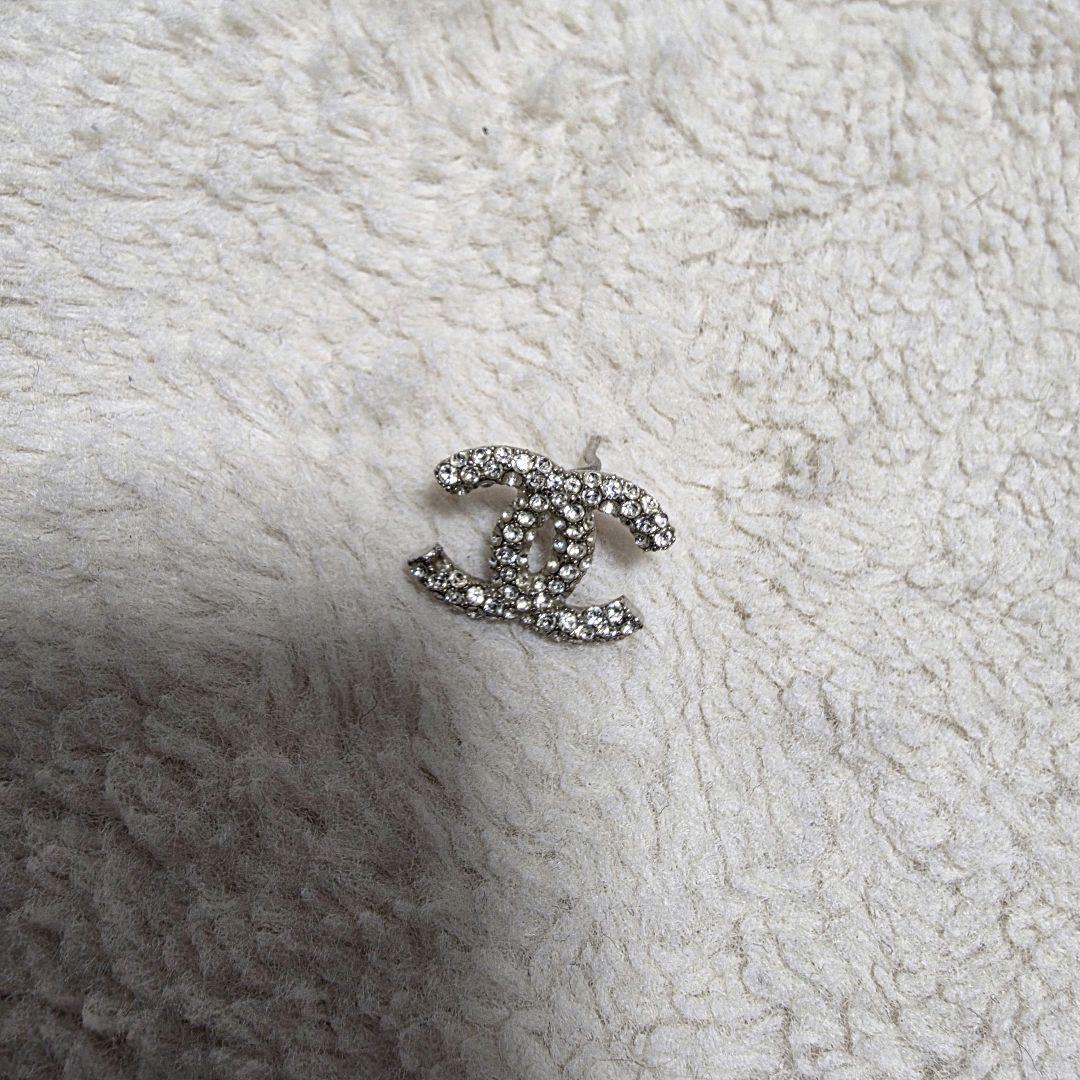 CHANEL シルバー ロゴピアス 片耳