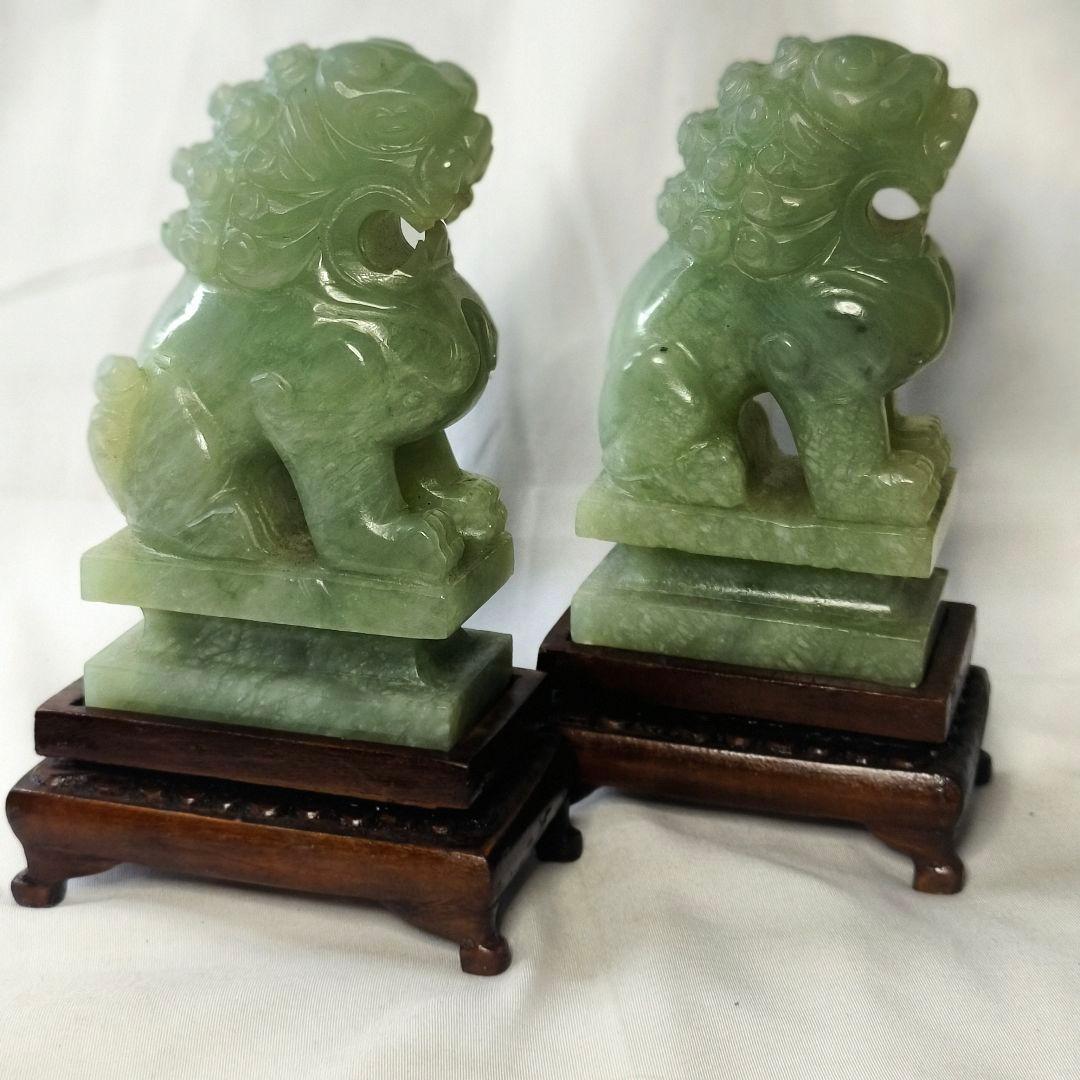 中国骨董 玉獅子一対 手彫唐木台付 清朝古美術 コレクター放出 天然石 風水開運