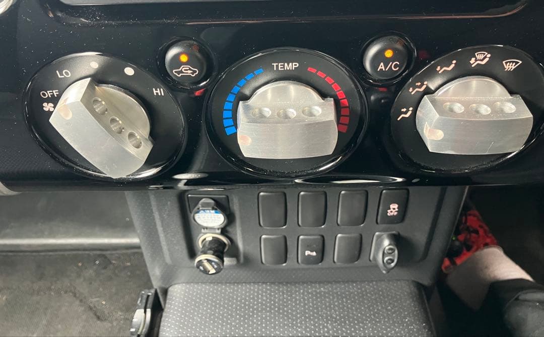 FJクルーザー　ドレイクオフロード　エアコンノブ パッケージ付き　アルミ製