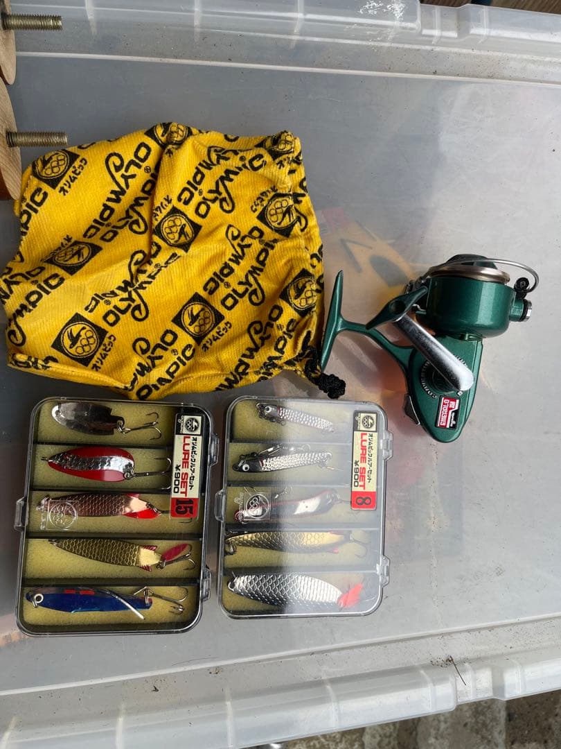 美品70年代オリムピックのエメラルド350スピニングリール スプーンルアーセット