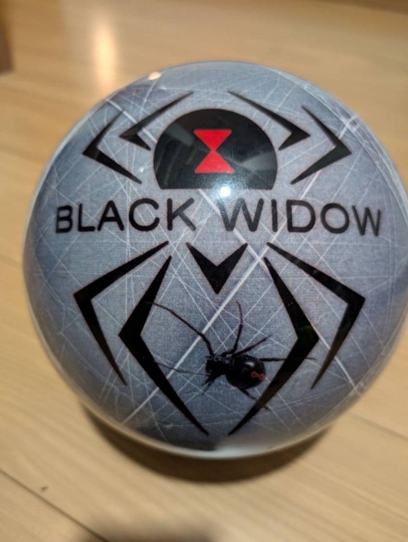 HAMMER BLACK WIDOW ボウリングボール　13ポンド4オンス
