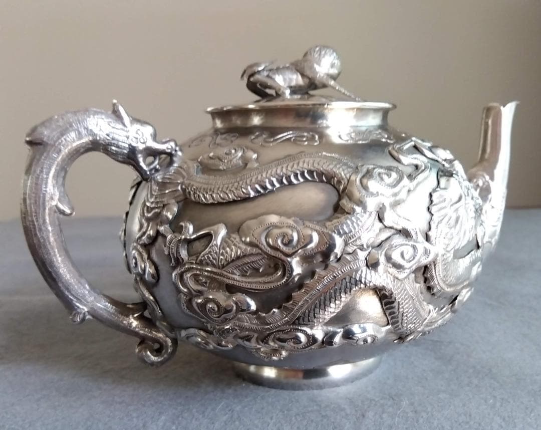 北京工芸品公司　銀製伝統雲龍紋唐獅子摘酒器　288gram高110長175mm