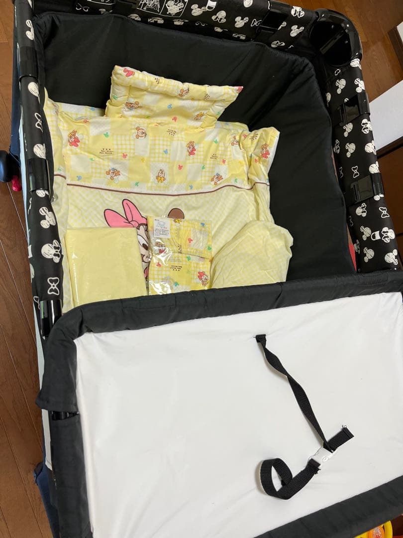 ベビーベッド ミッキーマウス柄　お布団とセット