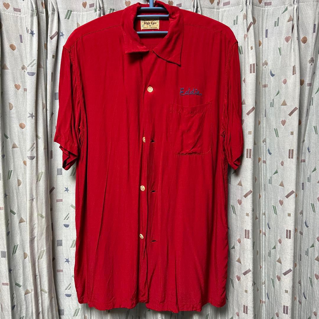 ボーリング　赤　シャツ