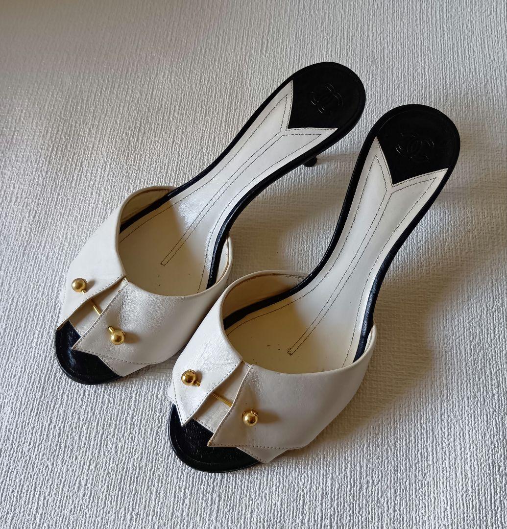 CHANEL ホワイトミュール　 38サイズ