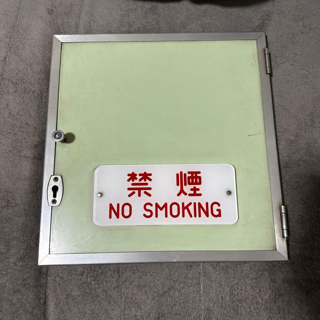 京阪電車　点検蓋禁煙プレート付き