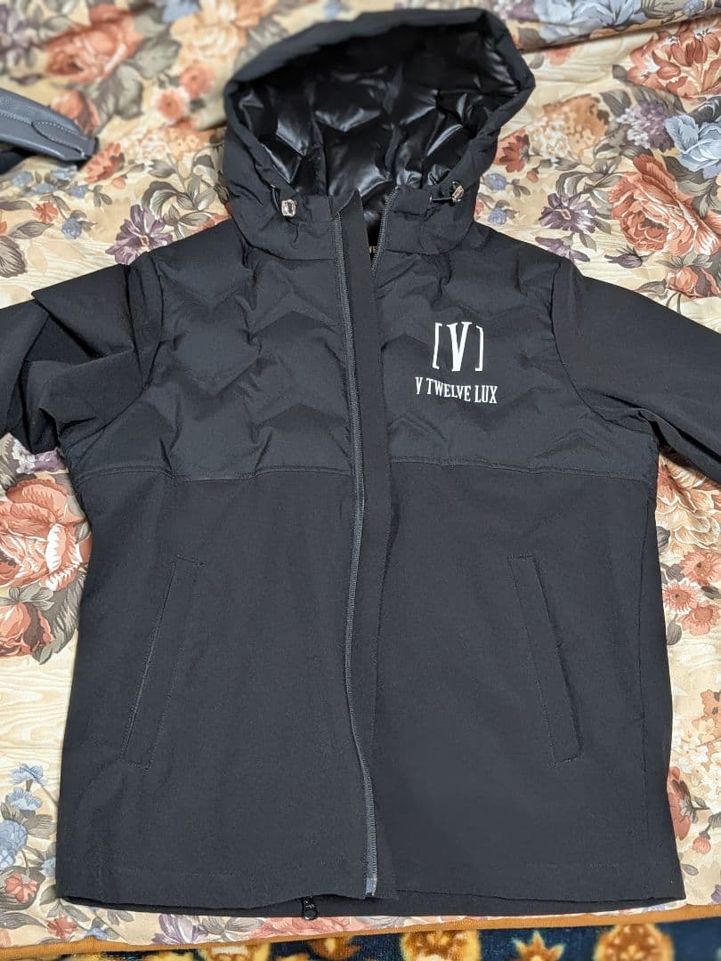 V TWELVE LUX ブラックジャケット