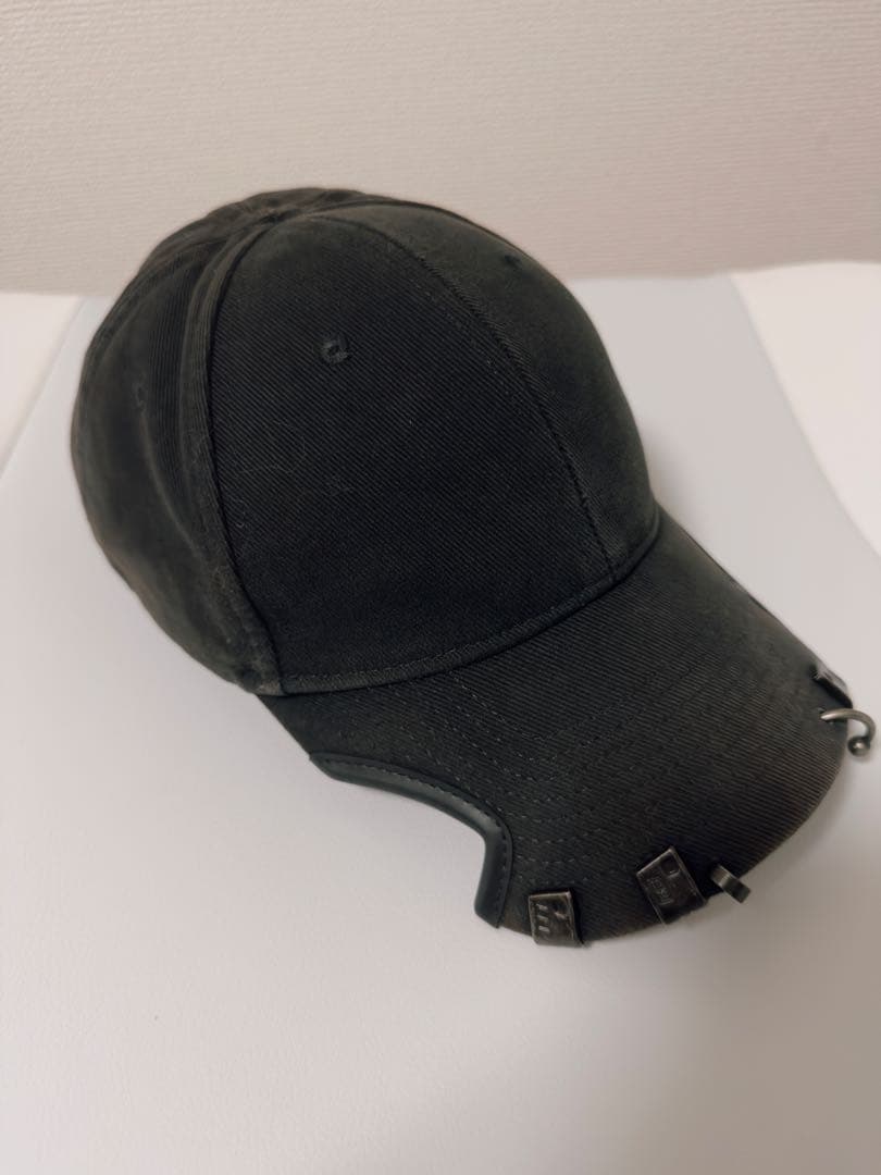 balenciaga ピアスキャップ