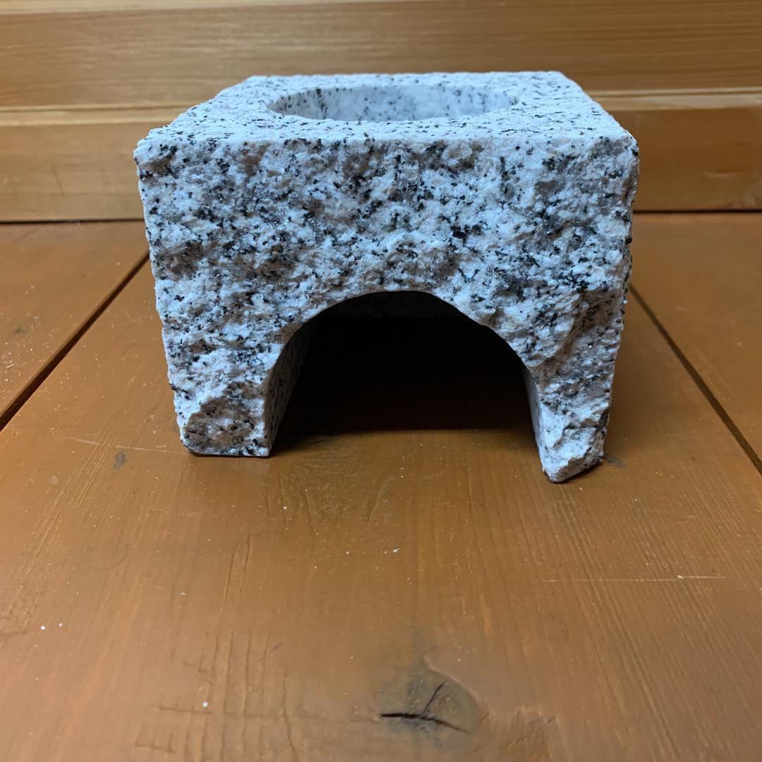 爬虫類　角型シェルター　3