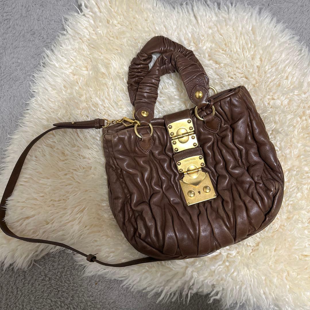 Miu Miuミュウミュウ　マテラッセレザー2WAYハンドバッグ