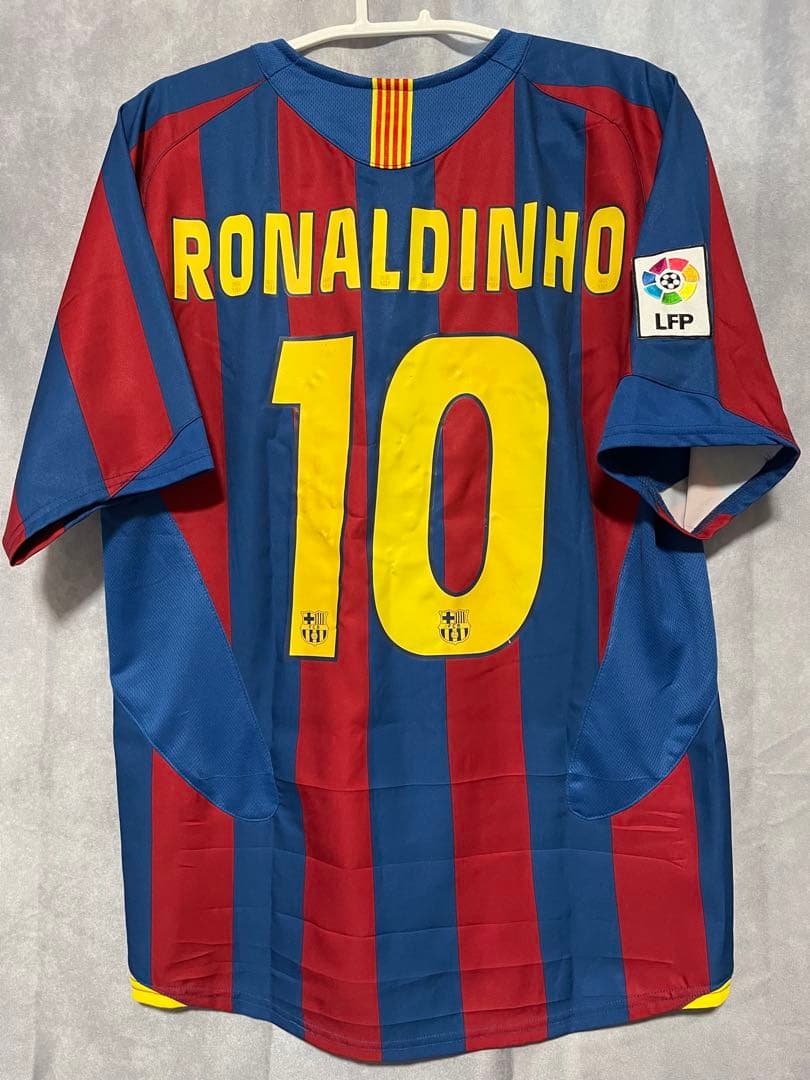 【正規品】ロナウジーニョ　バルセロナ　05/06ホームレプリカ