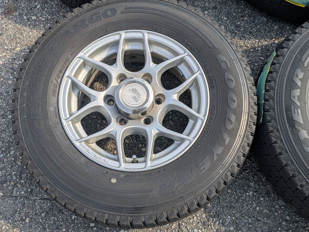 にょろろん②195/80R15インチ　スタッドレスタイヤ:４本分おまとめ