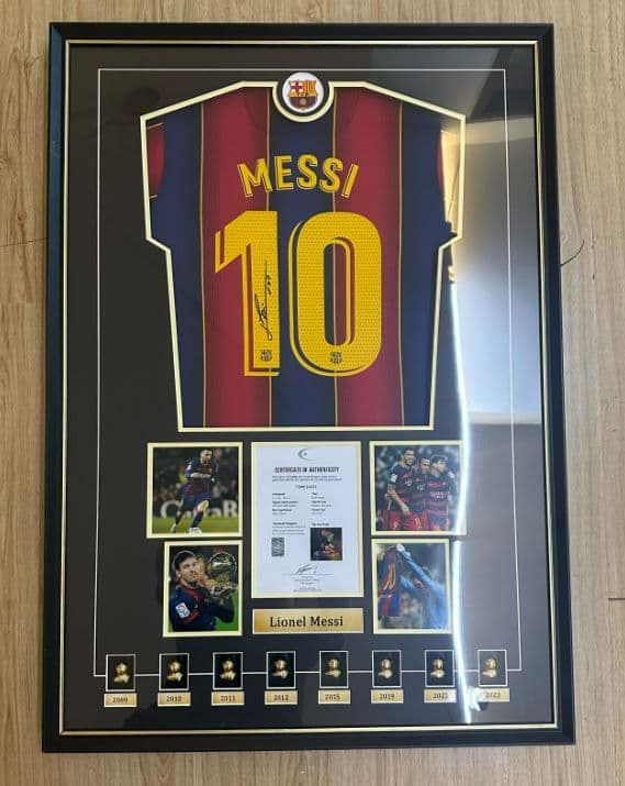 リオネル・メッシ バルセロナ 10番 ゴールド 額装 ユニフォーム 記念品