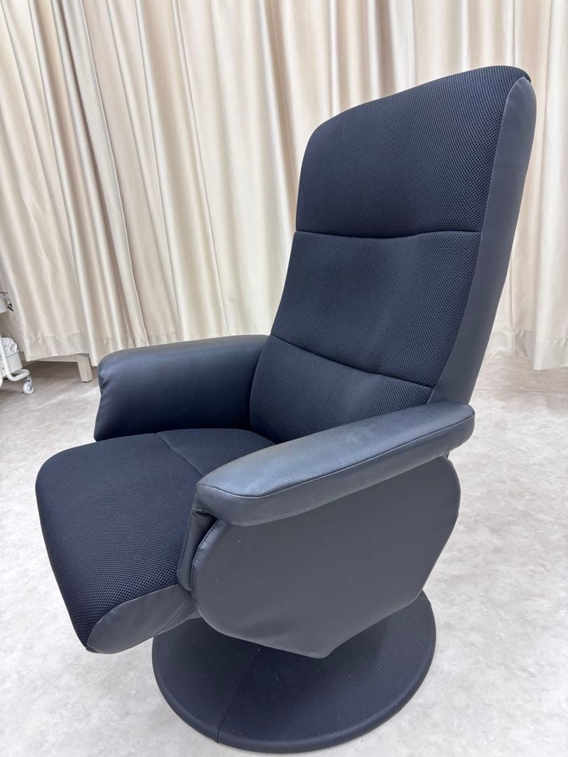 ブラック リクライニングチェア オットマン付き