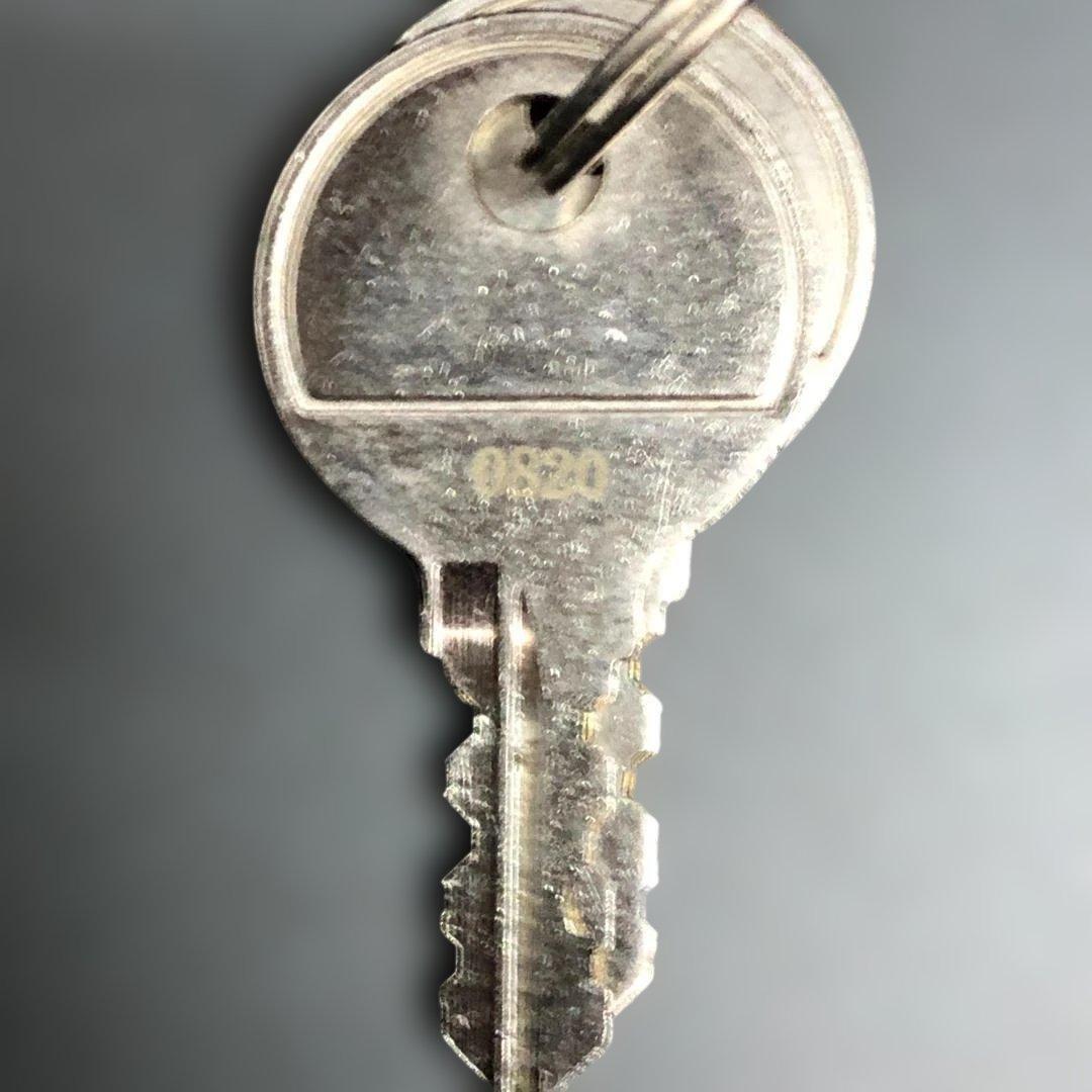 送料無料 【美品】NAIKI 鍵付きスチールワゴン 3段 　250720-5