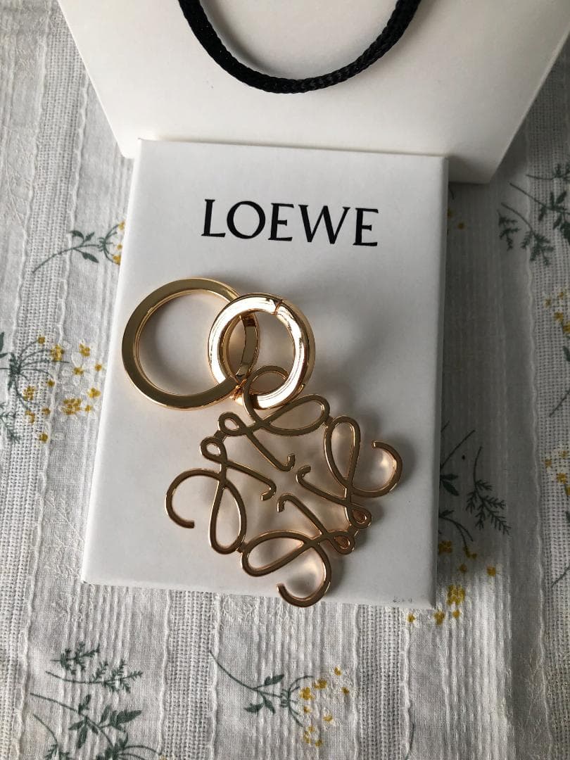 箱付き！　キーホルダー　チャーム　ゴールド