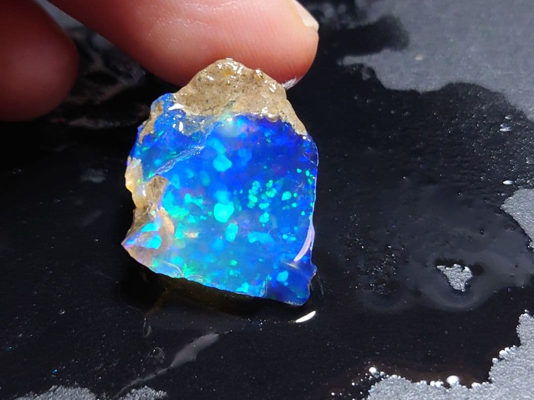 エチオピアウェロ産　チョーク　オパール　　原石　鉱物標本　星空のような