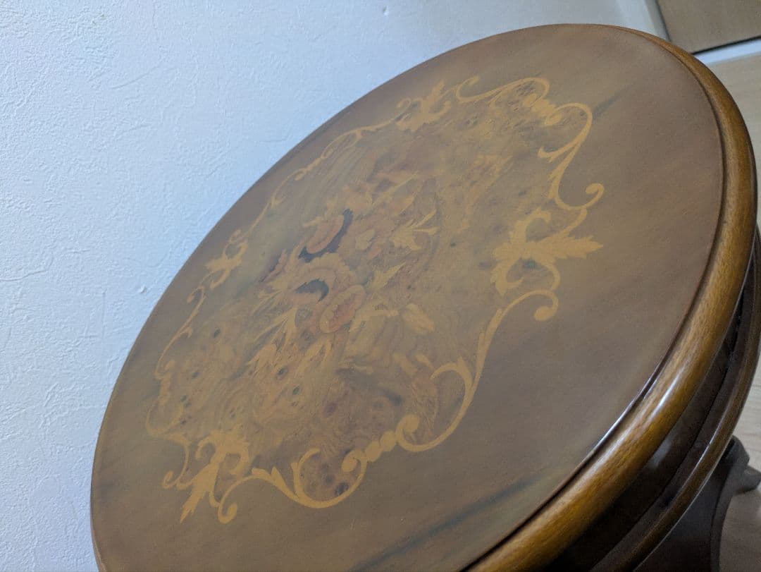 イタリア製 木製丸テーブル 花台 象嵌 サイド机アンティーク 飾り棚 模様付き