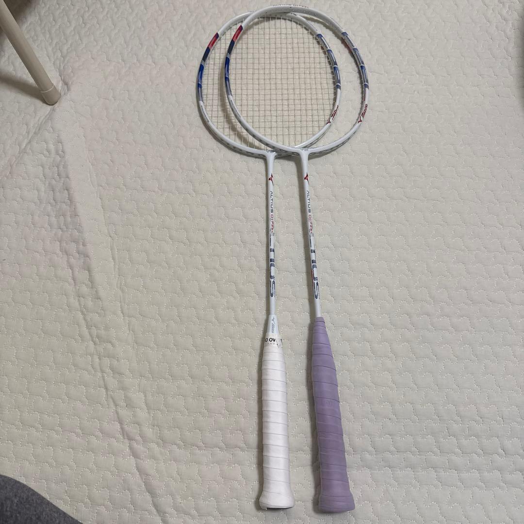 ミズノ　アルティウス01feelバドミントンラケット 2本セット 3u5