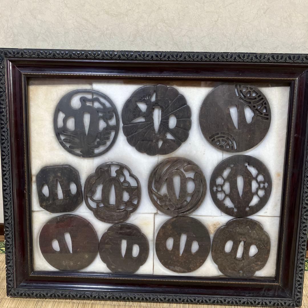 昭和レトロ　日本の伝統的な鍔◼️11個　額入　古美術骨董　1月限定価格　刀