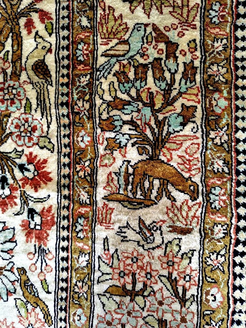 【動物達の楽園】手織りシルクペルシャ絨毯　鳥獣双樹　未使用極上品