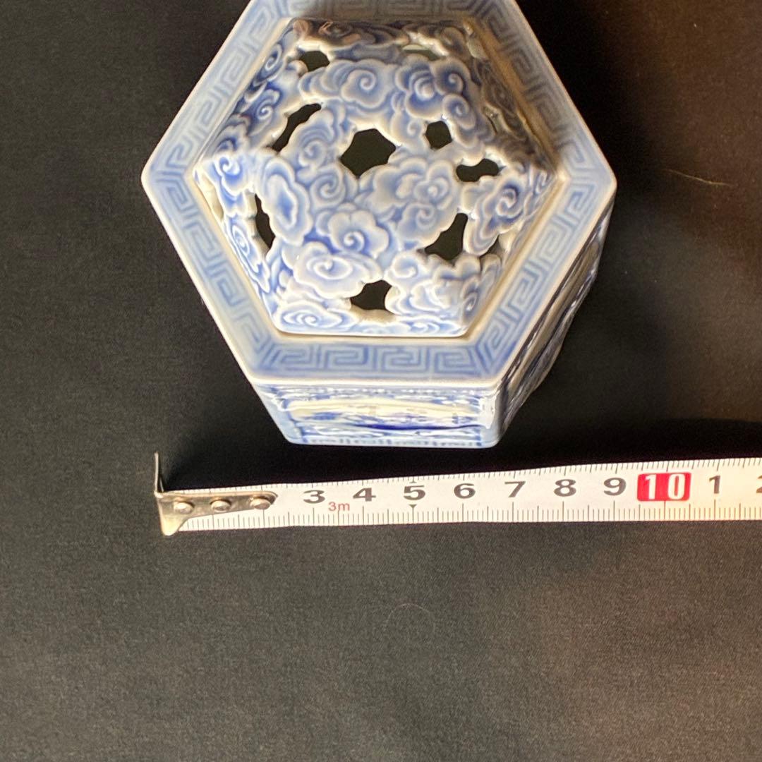 宮内庁御用達　深川製磁　雲地紋染付山水　六角香炉　共箱有　香道　茶道　未使用