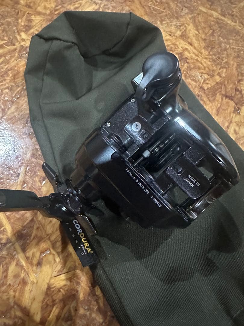 DAIWA 22シーボーグ 200j右ハンドル 電動リール